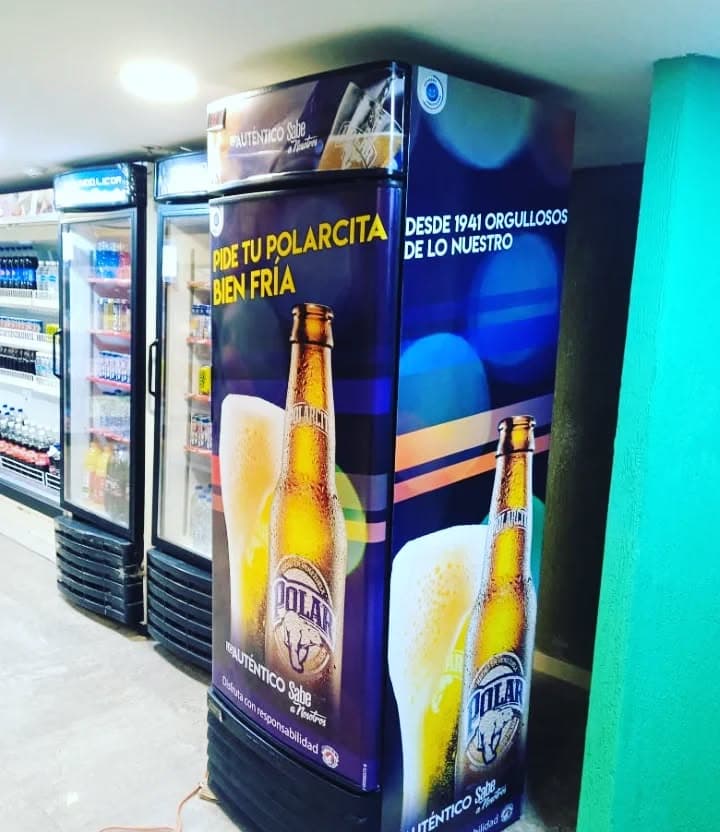 Fabricación y restauración de avisos tipo bastidor, caja de luz y chupeta.